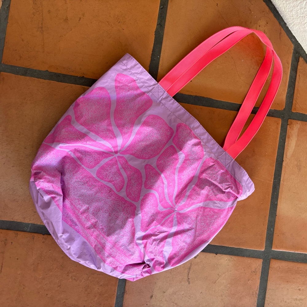 Aloha Exclusive Waikiki reversible tote - Picture 3 of 4